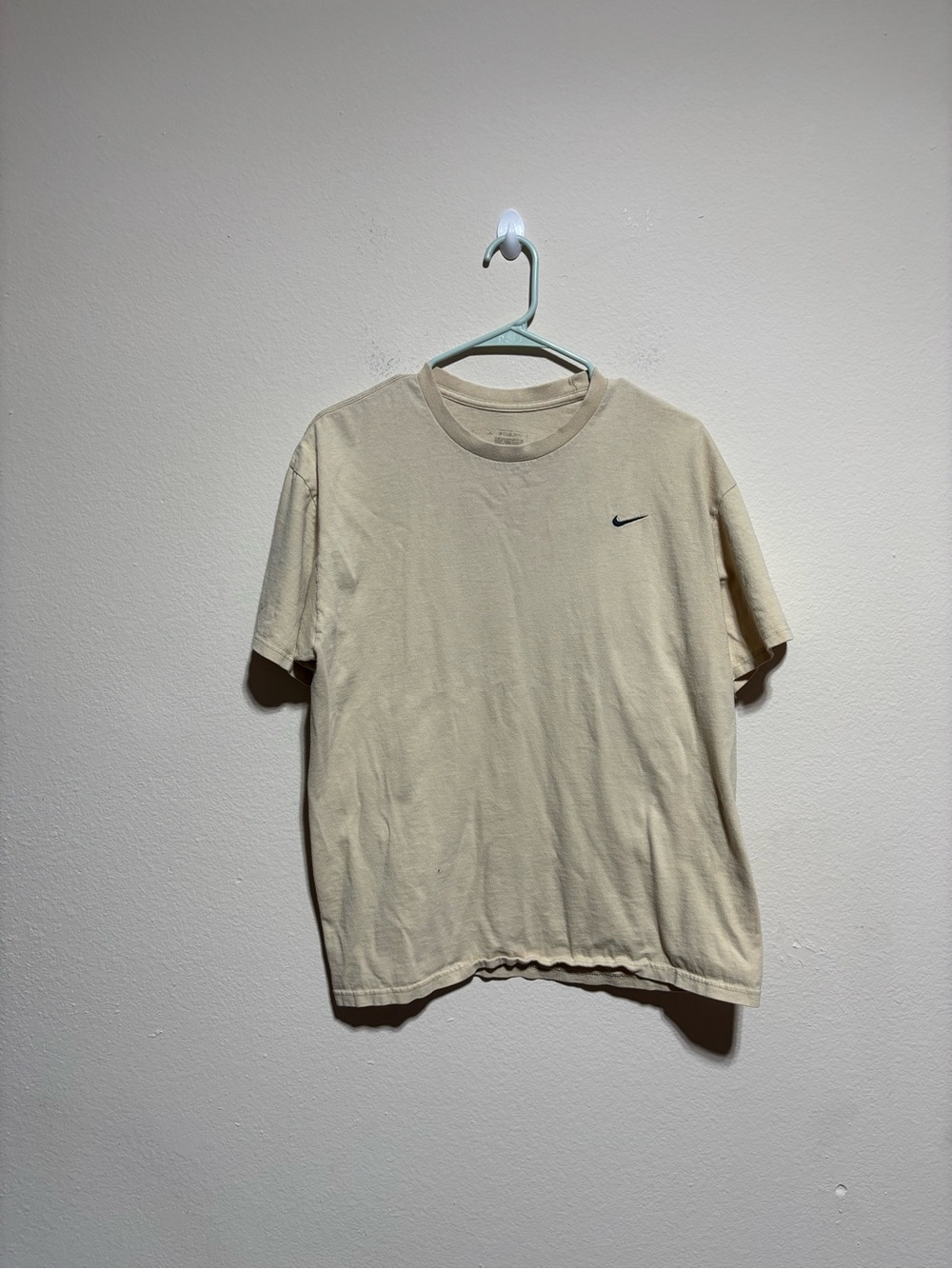 Nike Men's Beige Short-Sleeve Crewneck T-Shirt